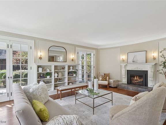 4th image of 2244 Harcourt Dr