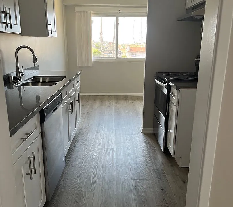 720 W Imperial Ave
