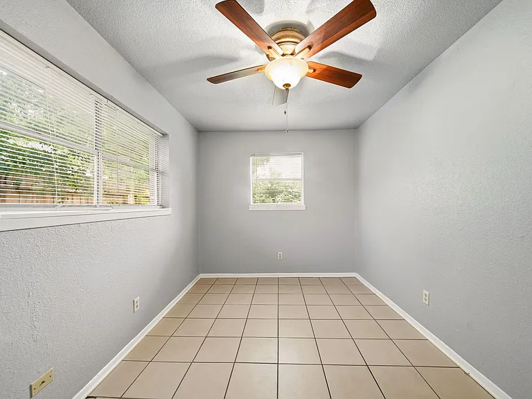 6116 Octavia St #1/2 — Photo 11