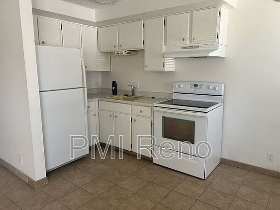 3rd image of 374 La Rue Ave