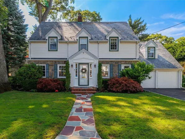 8 Nottingham Road, Rockville Centre, NY 11570