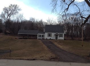 10594 Troy Valley Dr, Saint Charles, MN 55972