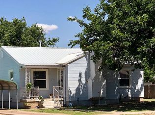 501 SW 8th St, Seminole, TX 79360