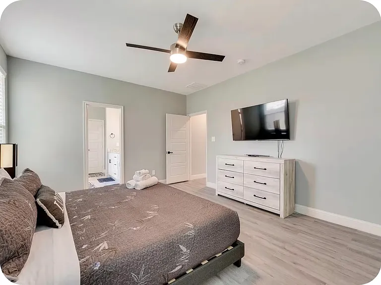 909 Marcellus Ct — Photo 5