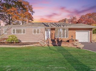 67 Bardolier Ln, Bay Shore, NY