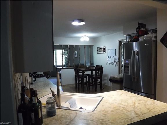 5th image of 375 Panorama Dr