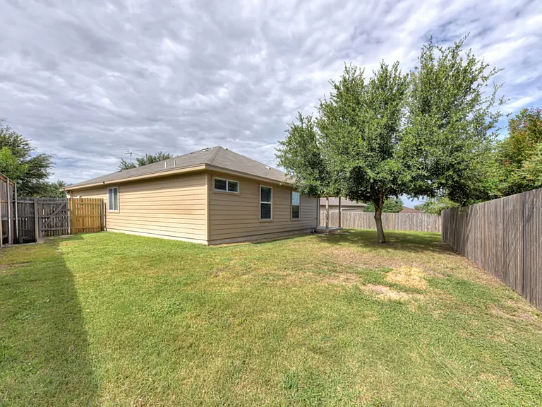 116 Encina Cv — Photo 25
