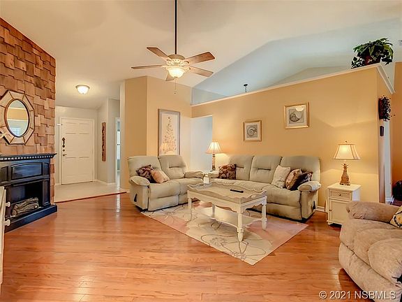 2nd image of 819 Pine Shores Cir