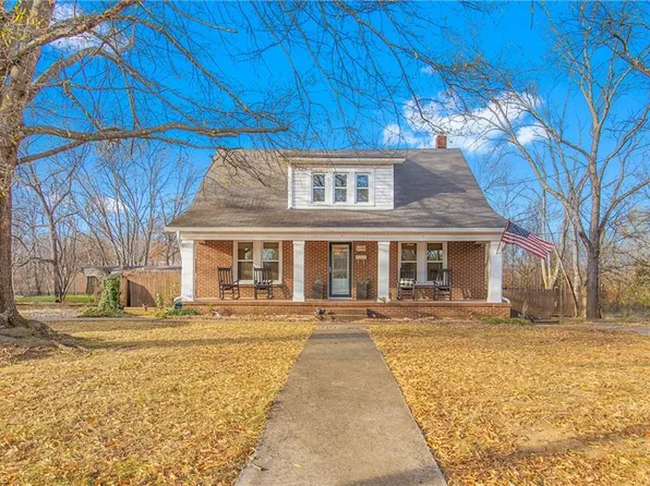 1605 E Meadow Rd, Eden, NC 27288