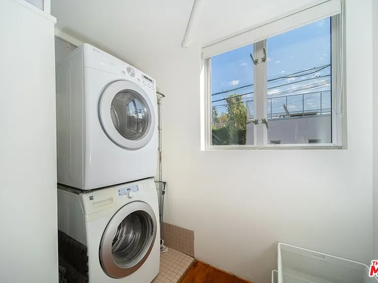 46 Rose Ave — Photo 40