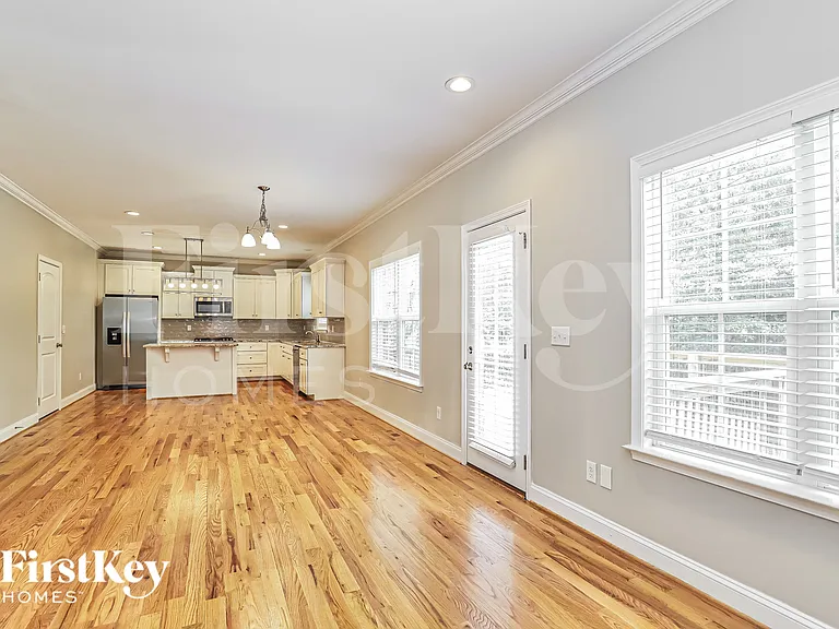 350 Prescott Dr — Photo 8
