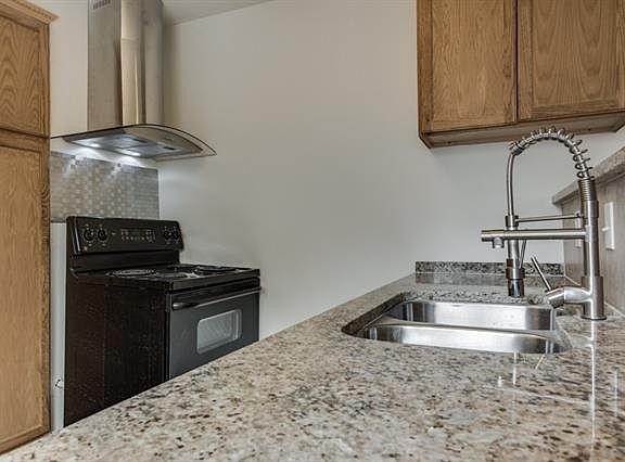 5th image of 1027 Lakeland Dr