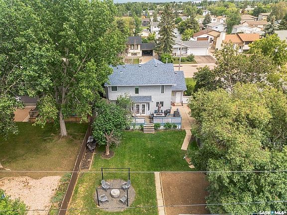 3rd image of 418 Fehr CRESCENT