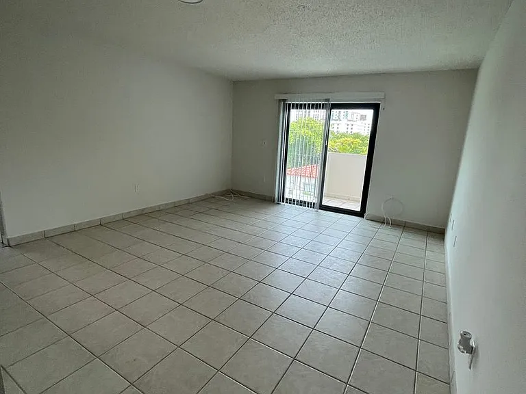 230 Calabria Ave — Photo 14