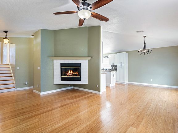 5th image of 407 Peninsula Ave