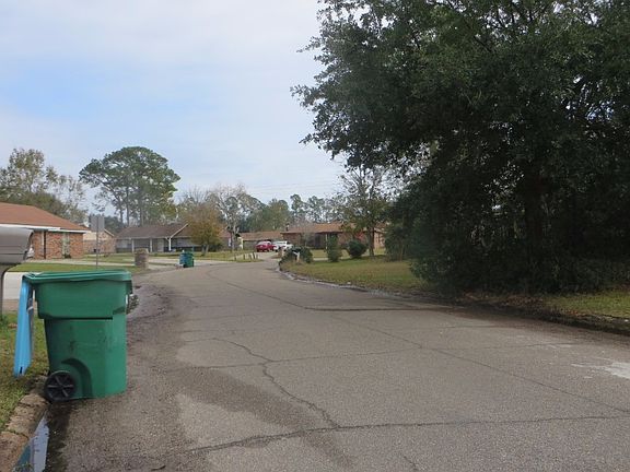 5th image of 204 Cedar Dr