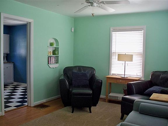3rd image of 2646 Andrew Ave