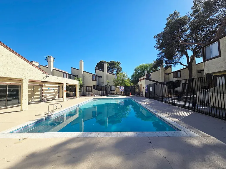 5045 Spencer St #B — Photo 19