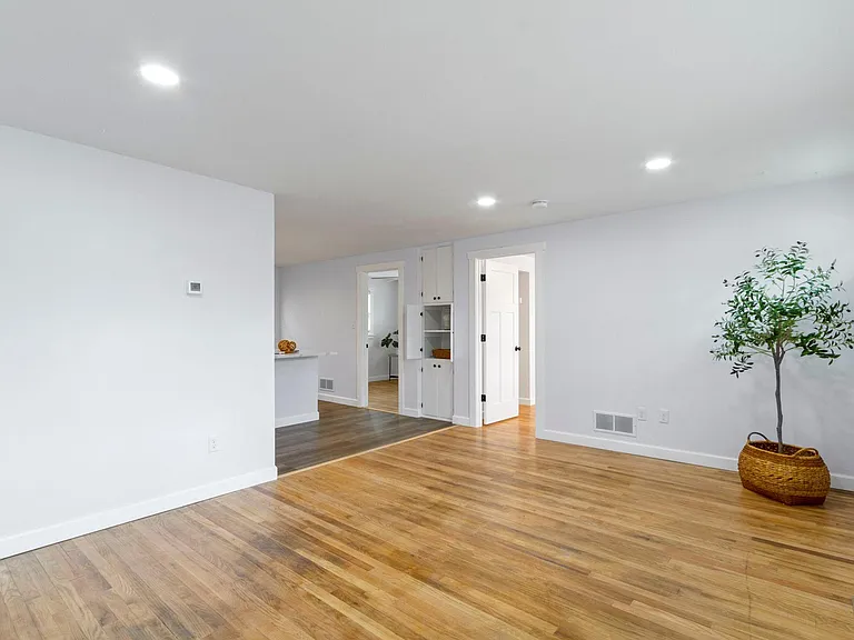10624 N Park Ave — Photo 3