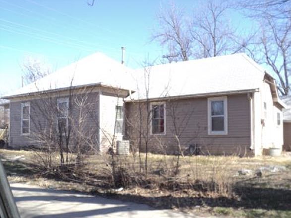2nd image of 300 E Prescott Ave
