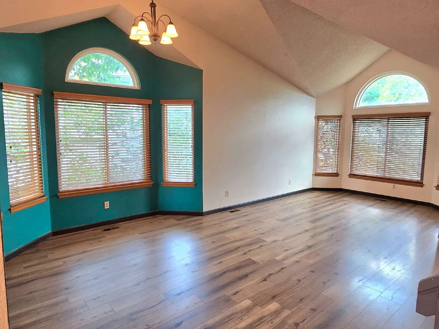 4 bed, 2.5 bath, 2027 sqft, $2,900 — Photo 4