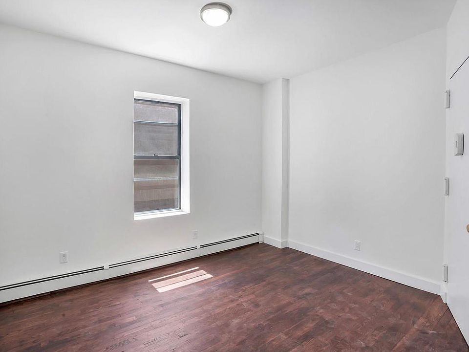 1st image of 504 Manhattan Ave APT 3R
