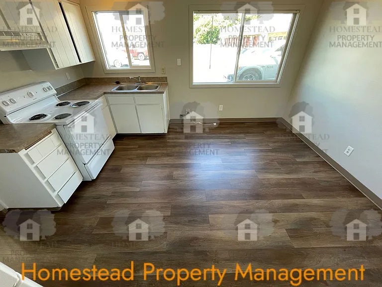 1630 Monmouth St — Photo 3