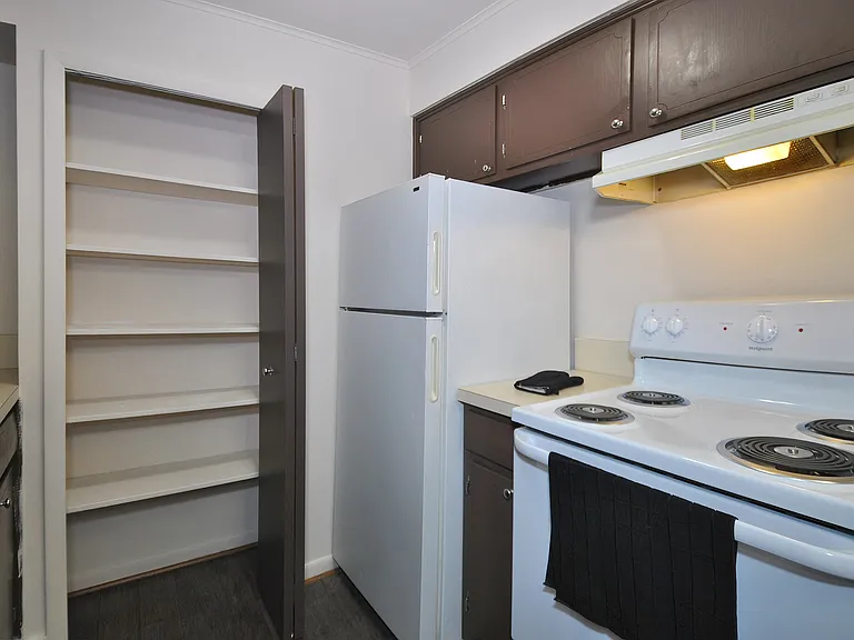 Carriage House Apartments — Photo 13