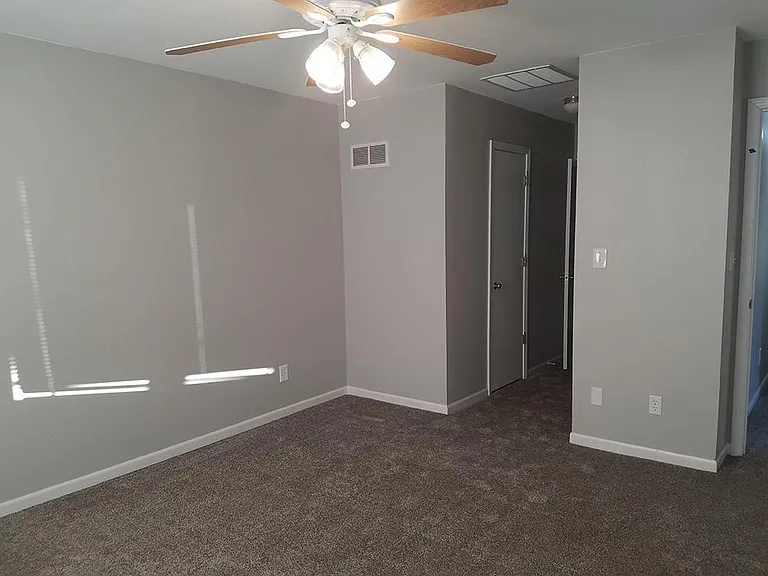 509 Lancaster Ct — Photo 11