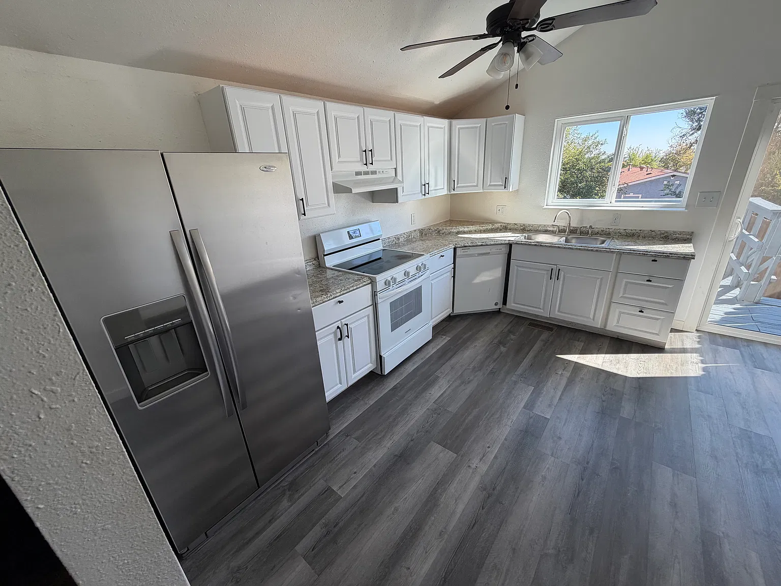 2 bed, 1.5 bath, 1400 sqft, $2,200 — Photo 4