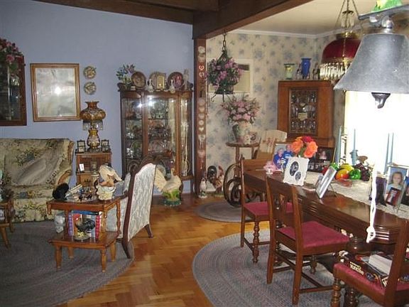 4th image of 1582 Kempton Ave