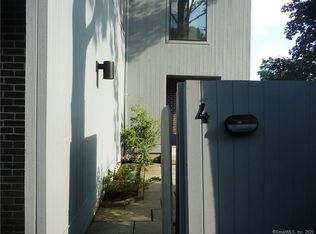 4 Kumquat Ln #4, Ridgefield, CT 06877