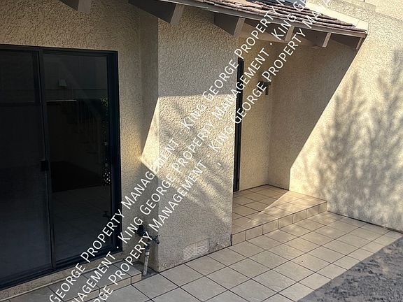 4th image of 18419 Collins St Unit B