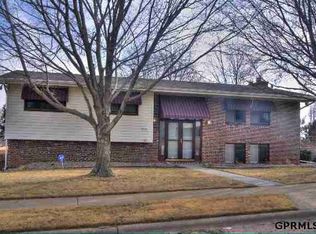 5523 N Oaks Blvd, Omaha, NE 68134