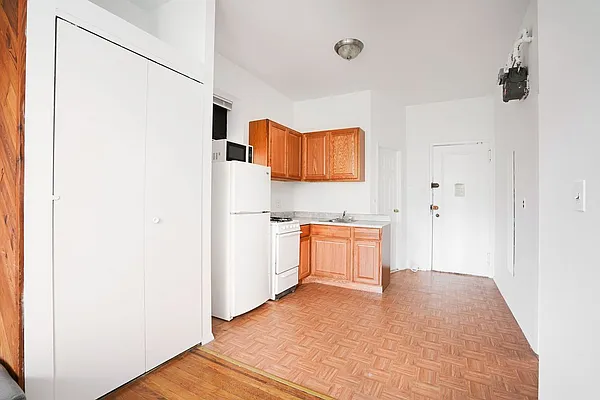 Rented by Waldstar Real Estate LLC | media 38