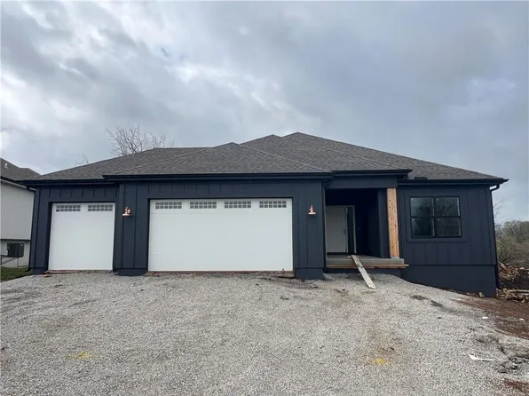 11717 E 231st St, Peculiar, MO 64078