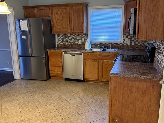 4th image of 3301 Shallowford Dr