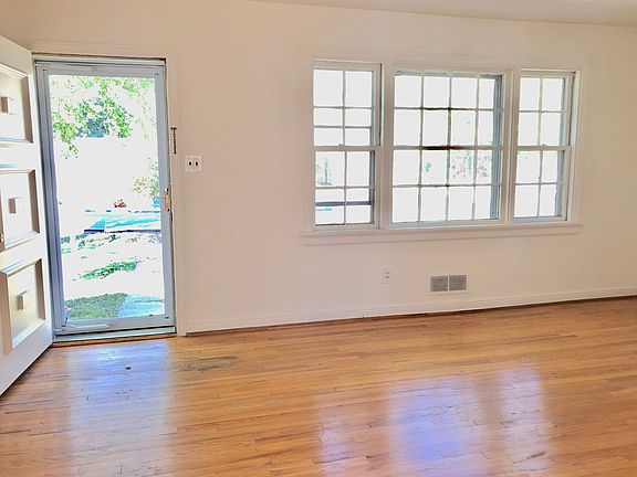 2nd image of 1103 Starling Dr
