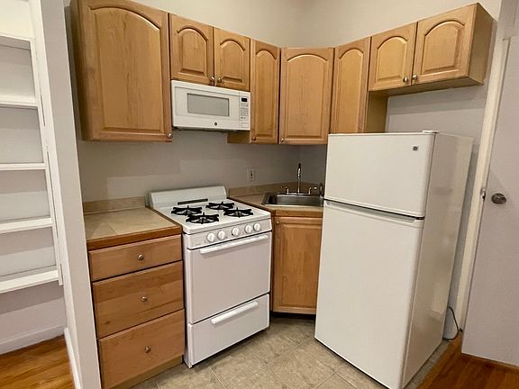 3rd image of 326 E 74th St #1FL7