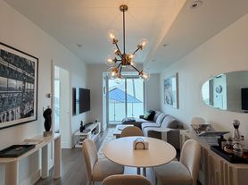 200 Bloor St W