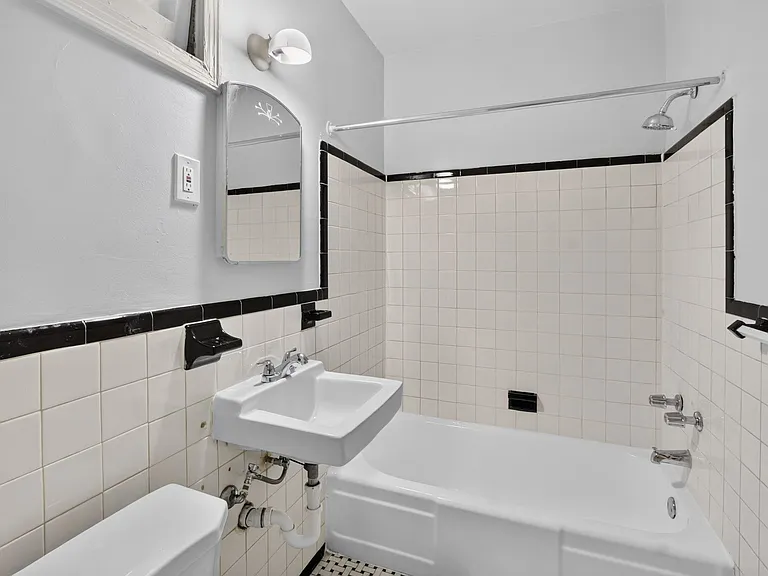 1447 Somerset Pl NW #205 — Photo 18