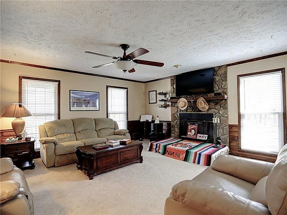 5th image of 2109 Winding Creek Ln SW