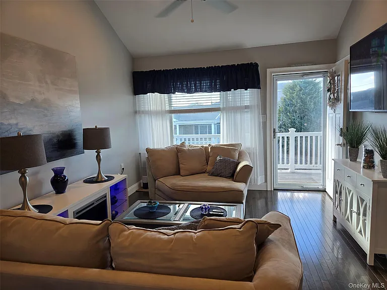 70 Harmon St — Photo 3