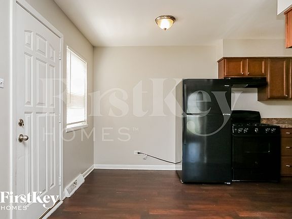 4th image of 335 E Vermont St