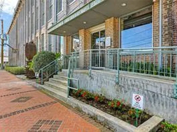 920 Poeyfarre St APT 214, New Orleans, LA 70130