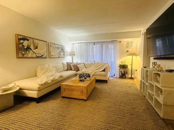 5236 W Running Brook Rd Unit 201, Columbia, MD 21044