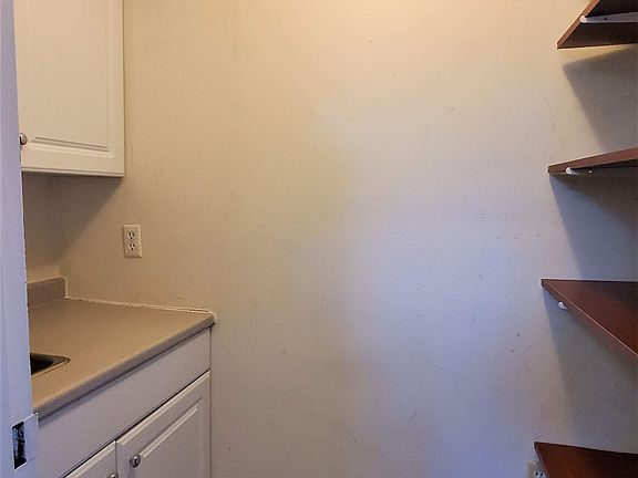 5th image of 180 Walcott Ave