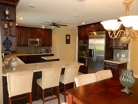 UPDATED OPEN KITCHEN