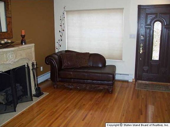 4th image of 34 Billings St