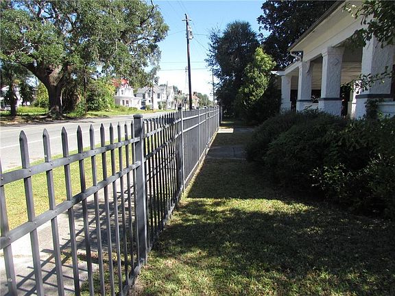 2nd image of 1003 Carswell Ave